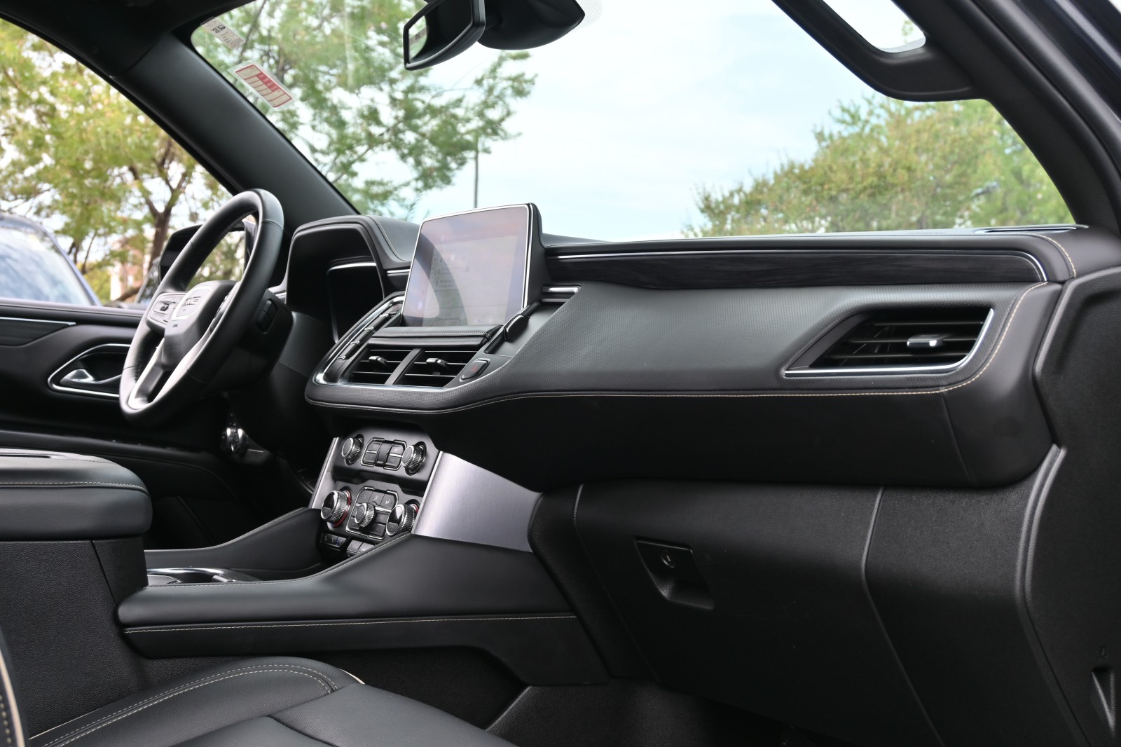 2023 GMC Yukon XL SLT - Photo 25