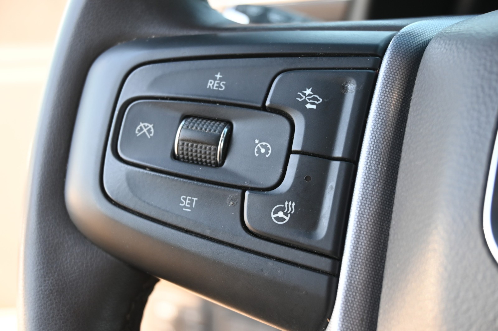 2023 GMC Yukon XL SLT - Photo 16