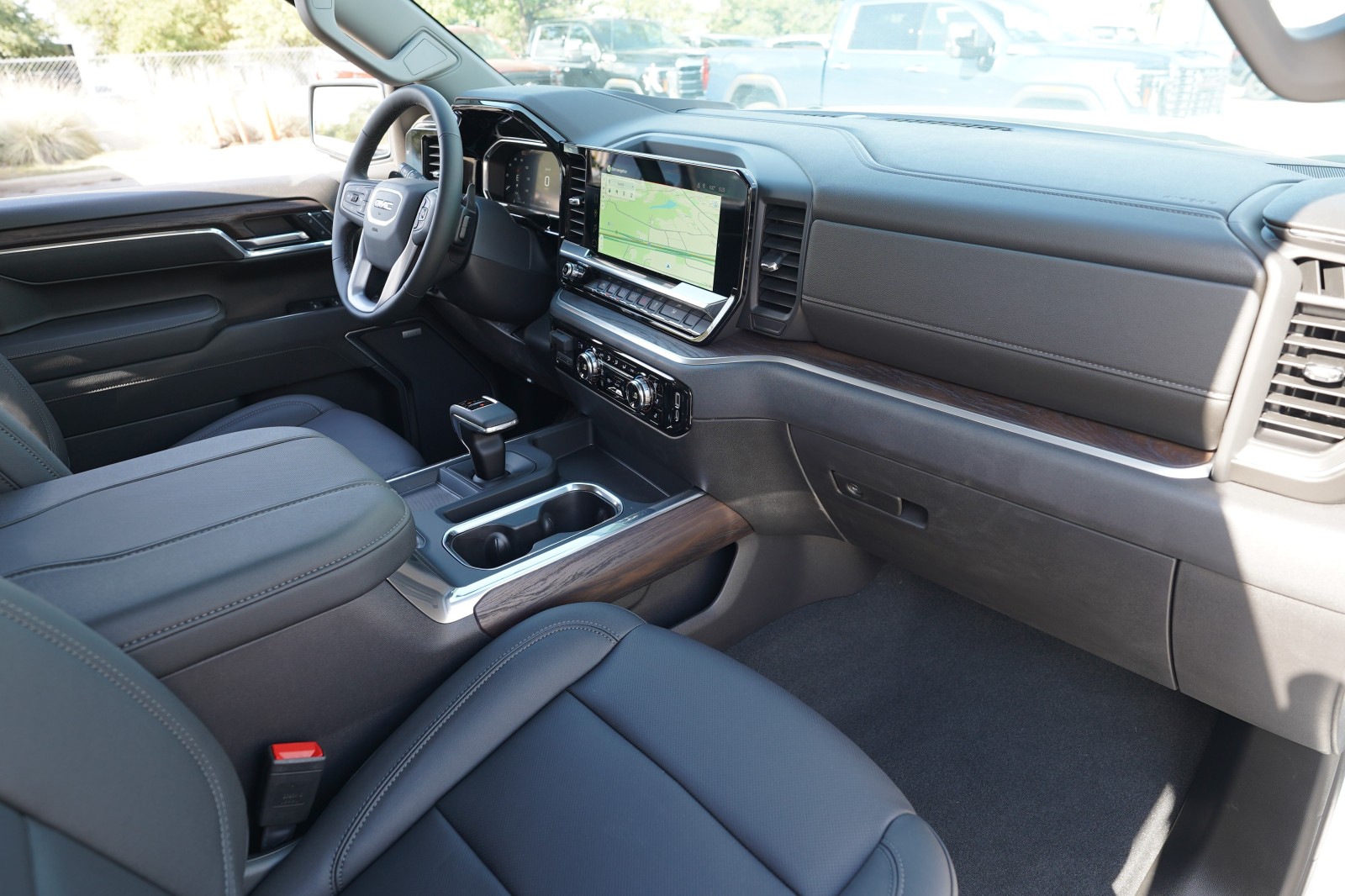 2026 GMC Sierra 1500 SLT - Photo 24