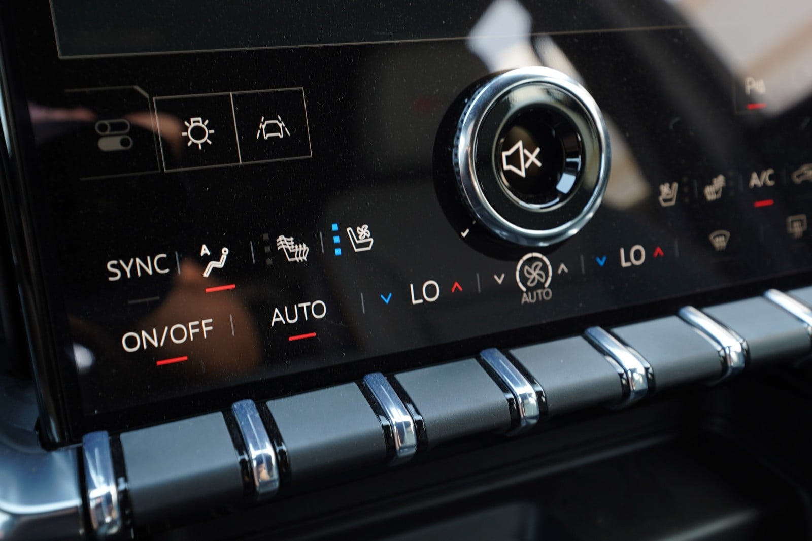 2026 GMC Acadia AT4 - Photo 15