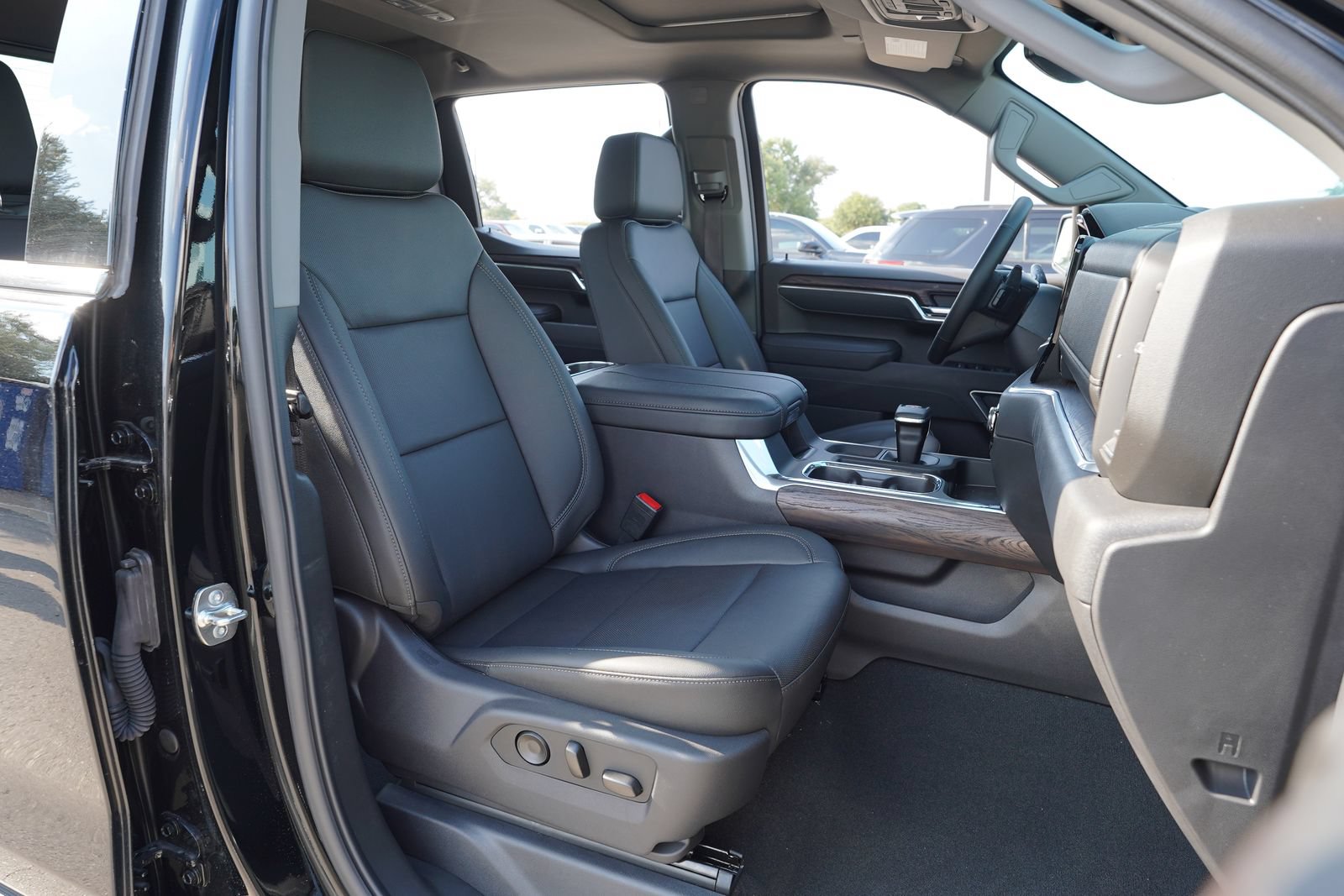 2026 GMC Sierra 1500 SLT - Photo 25
