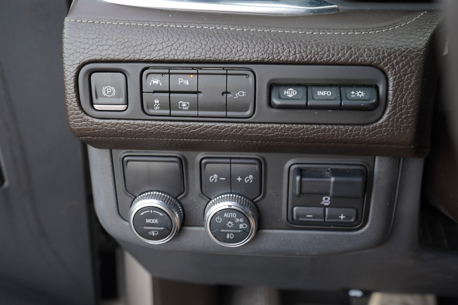 2022 GMC Yukon Denali - Photo 16