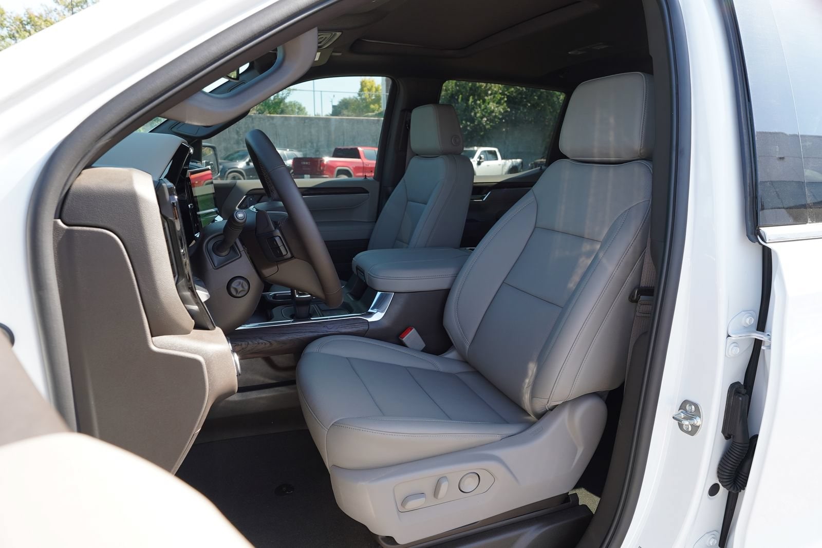 2026 GMC Sierra 1500 SLT - Photo 18
