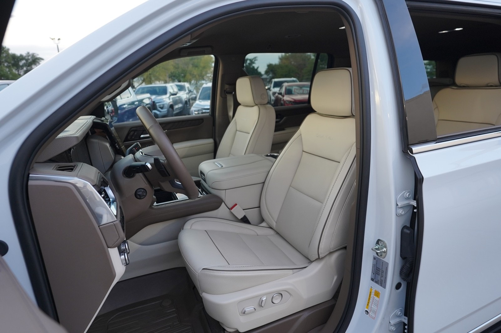 2026 GMC Yukon XL Denali - Photo 17