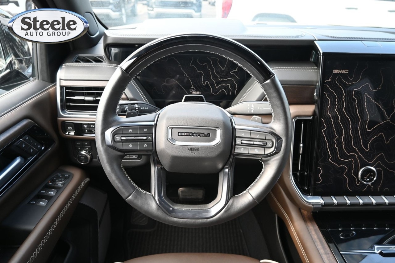 2025 GMC Yukon Denali Ultimate - Photo 10