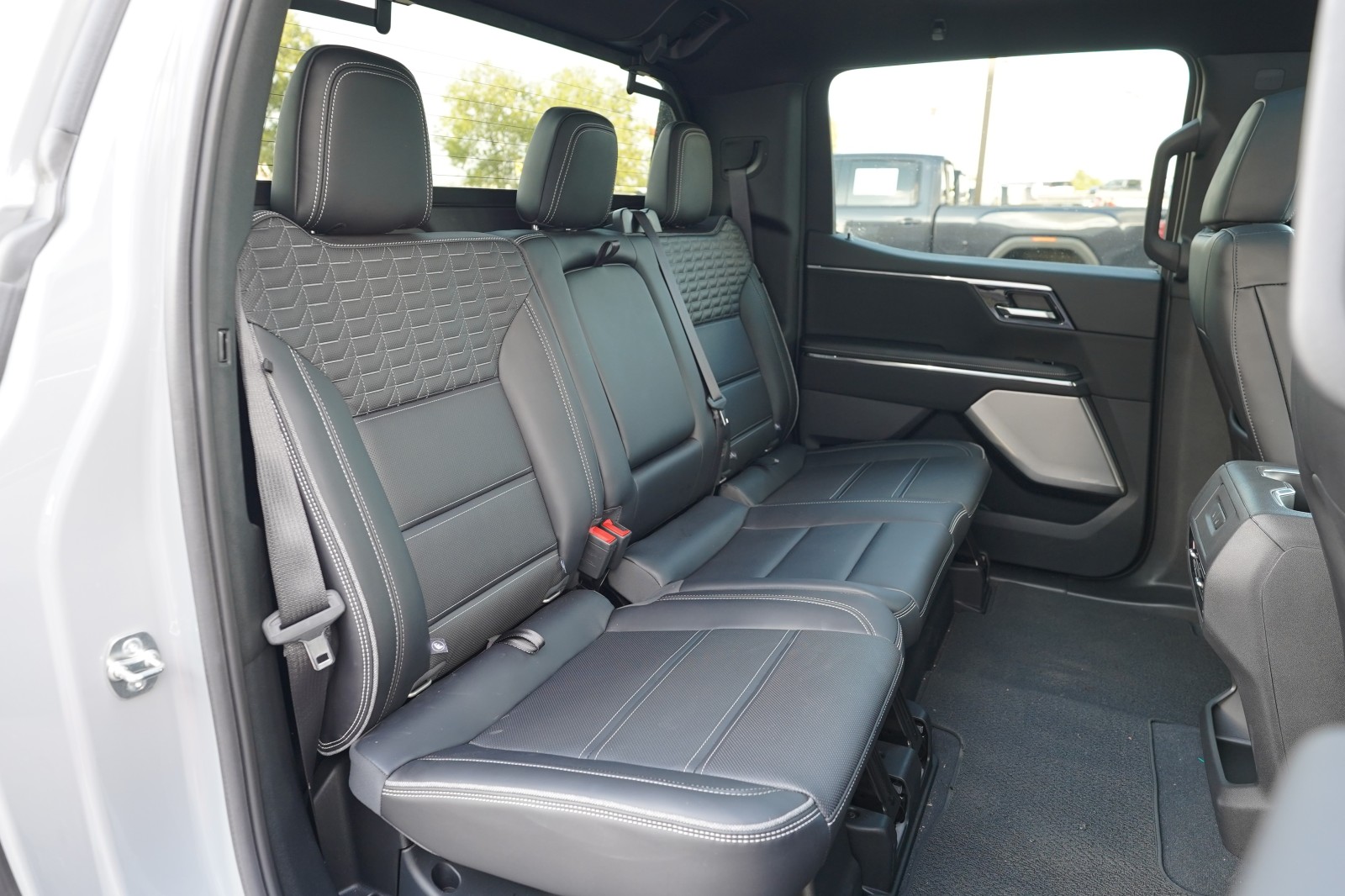 2025 GMC Sierra EV Denali - Photo 23