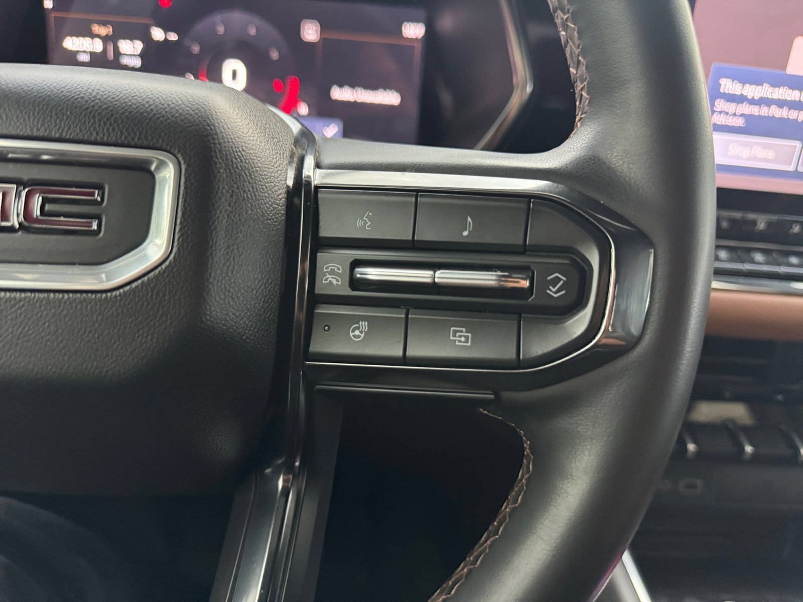 2025 GMC Canyon AT4 - Photo 21
