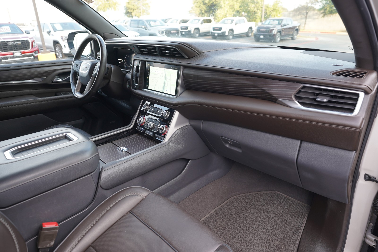 2022 GMC Yukon Denali - Photo 25