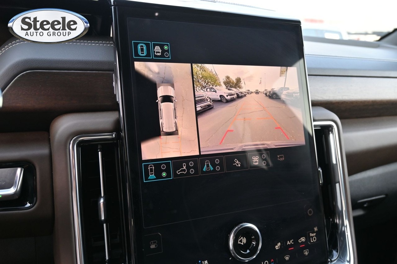 2025 GMC Yukon Denali Ultimate - Photo 13