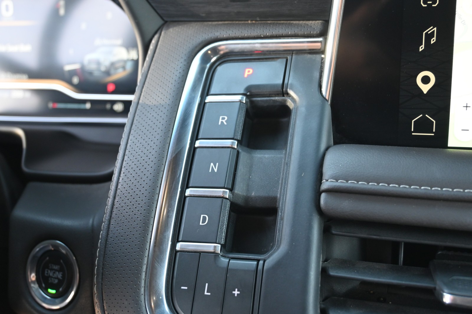 2023 GMC Yukon XL SLT - Photo 14