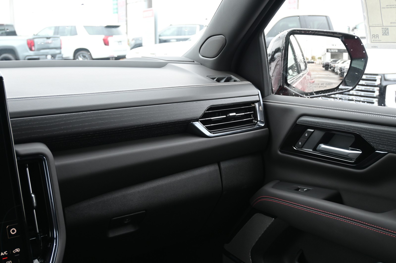 2027 GMC Yukon AT4 Ultimate - Photo 8