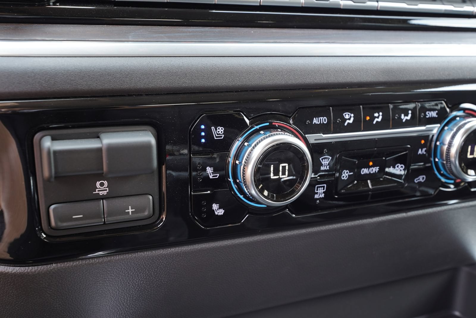 2026 GMC Sierra 1500 SLT - Photo 15
