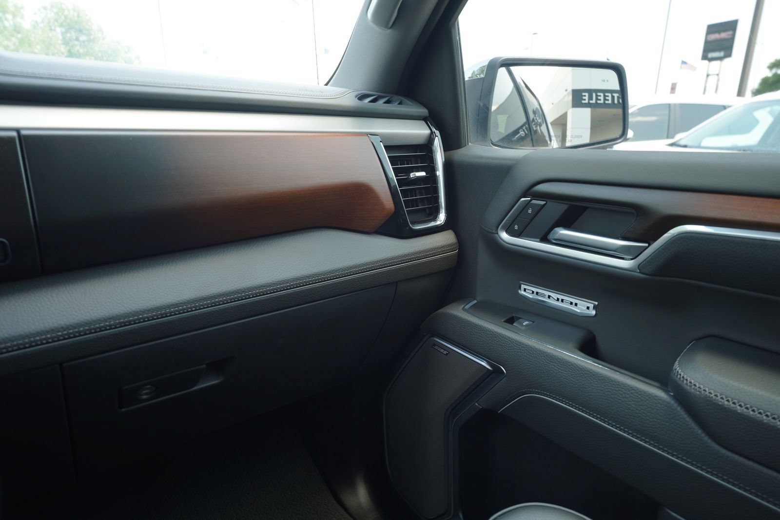 2026 GMC Sierra 1500 Denali - Photo 8