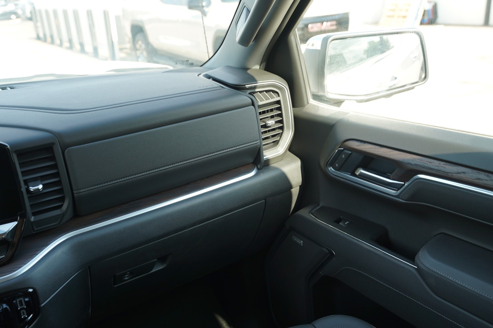 2026 GMC Sierra 1500 SLT - Photo 8