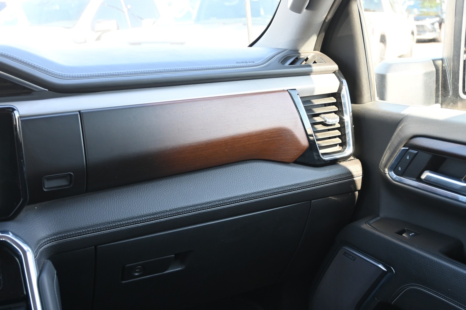 2024 GMC Sierra 3500HD Denali - Photo 8