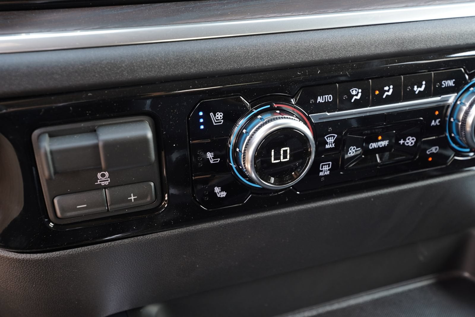 2026 GMC Sierra 2500HD SLT - Photo 15