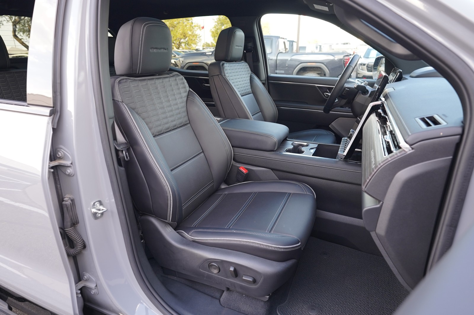 2025 GMC Sierra EV Denali - Photo 25