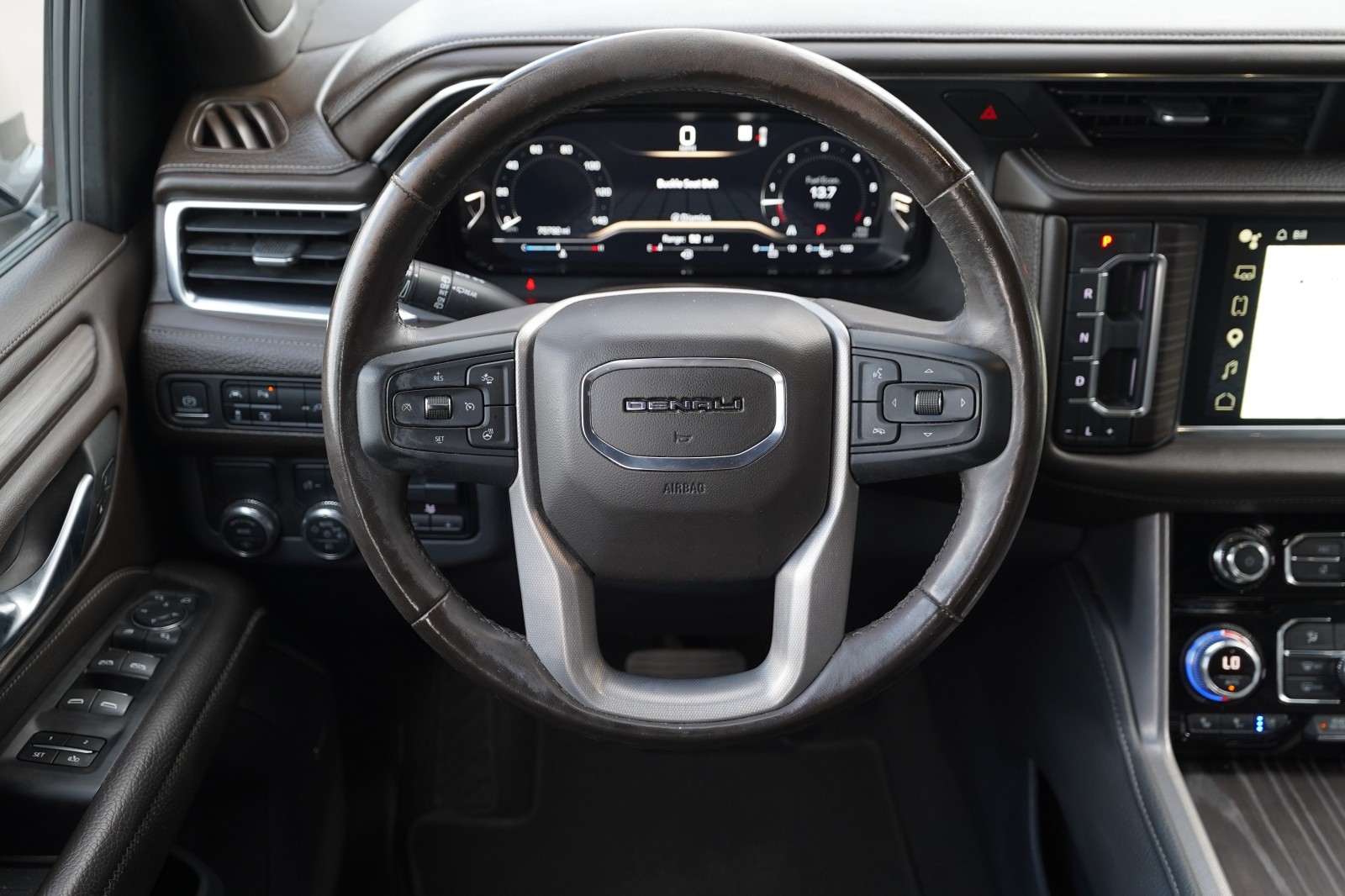 2022 GMC Yukon Denali - Photo 10