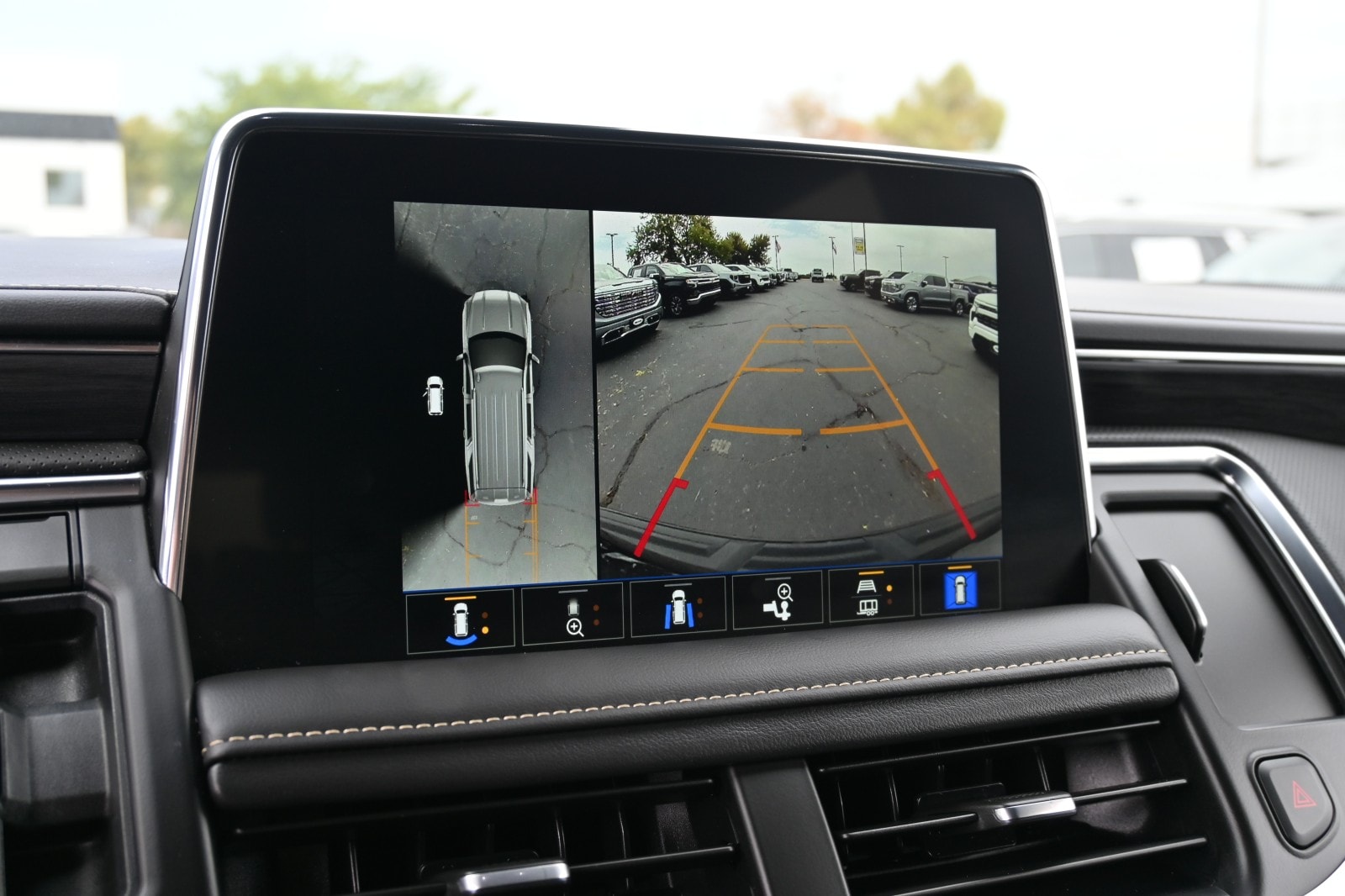 2023 GMC Yukon XL SLT - Photo 13