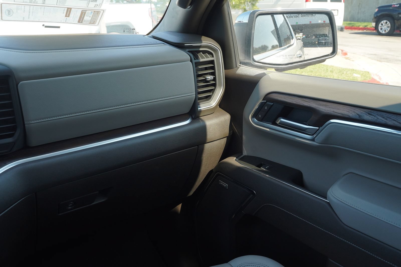 2026 GMC Sierra 1500 SLT - Photo 8