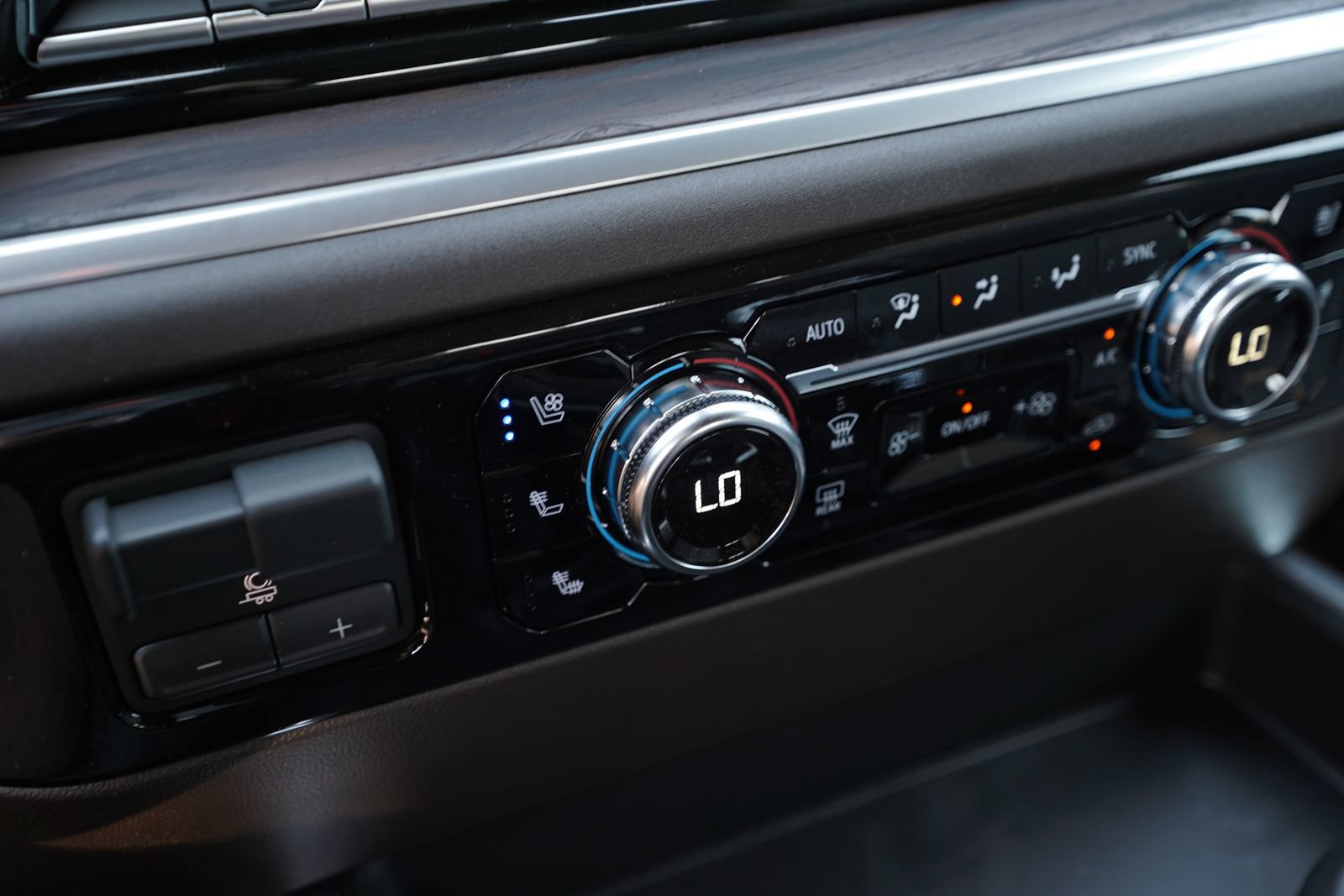 2026 GMC Sierra 1500 SLT - Photo 15