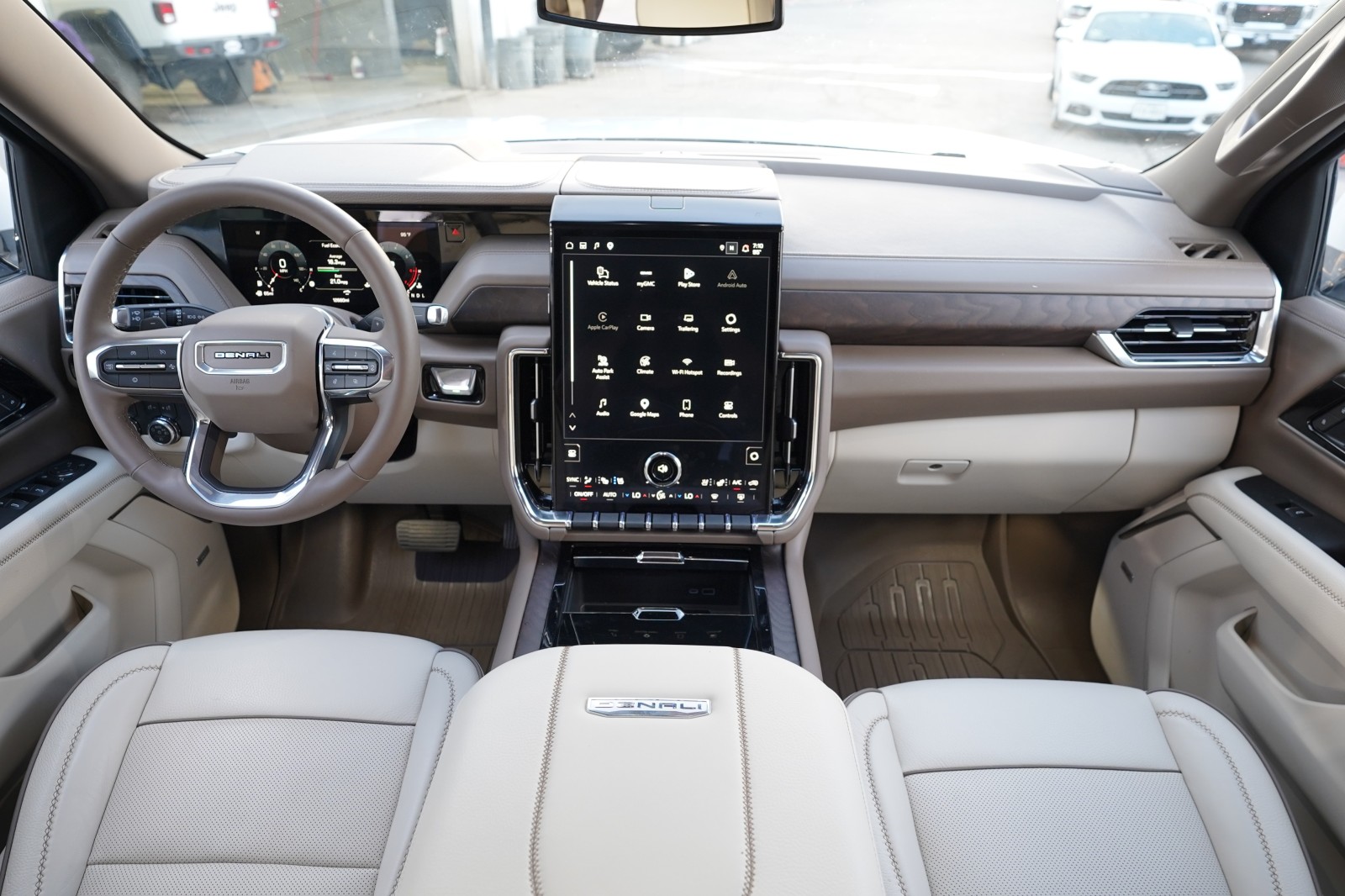 2026 GMC Yukon XL Denali - Photo 6