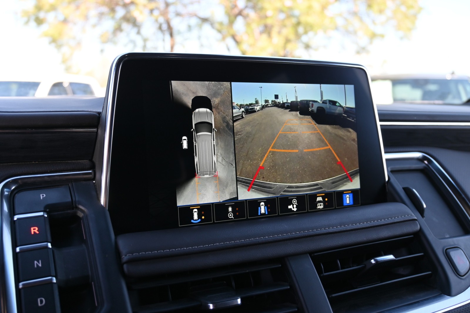 2023 GMC Yukon XL SLT - Photo 13