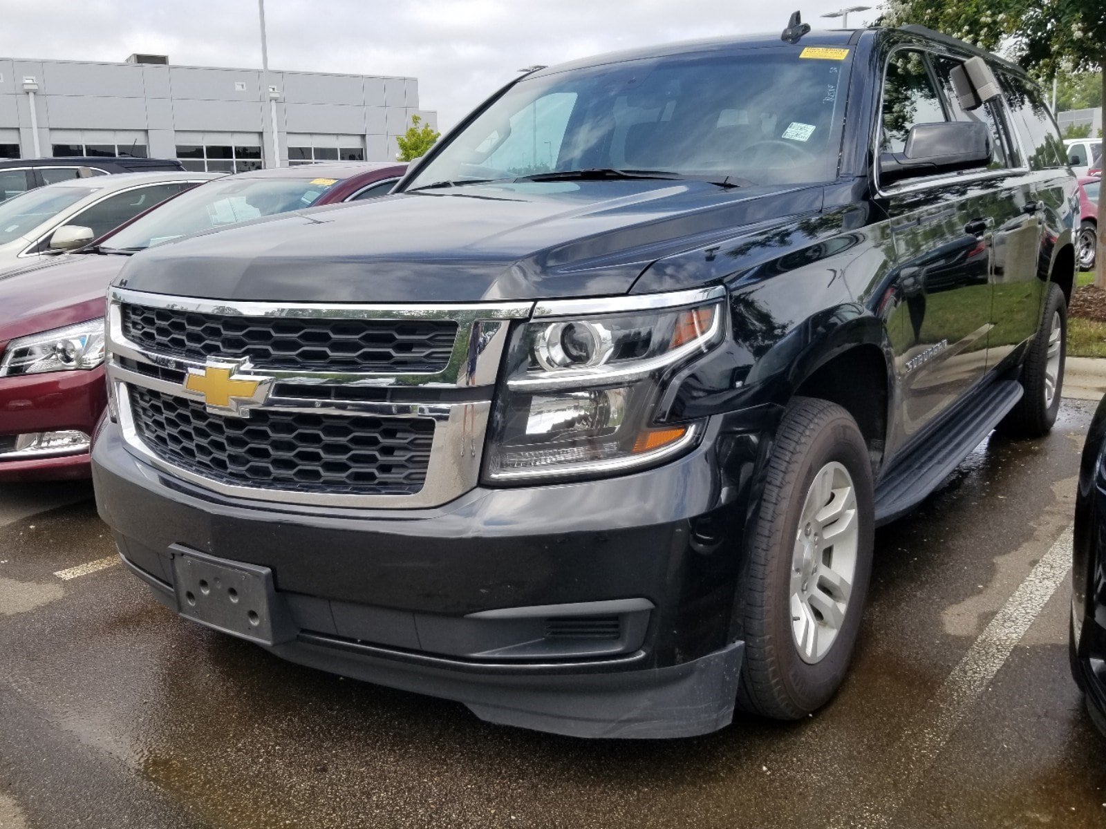 2019 Chevrolet Suburban LT's photo
