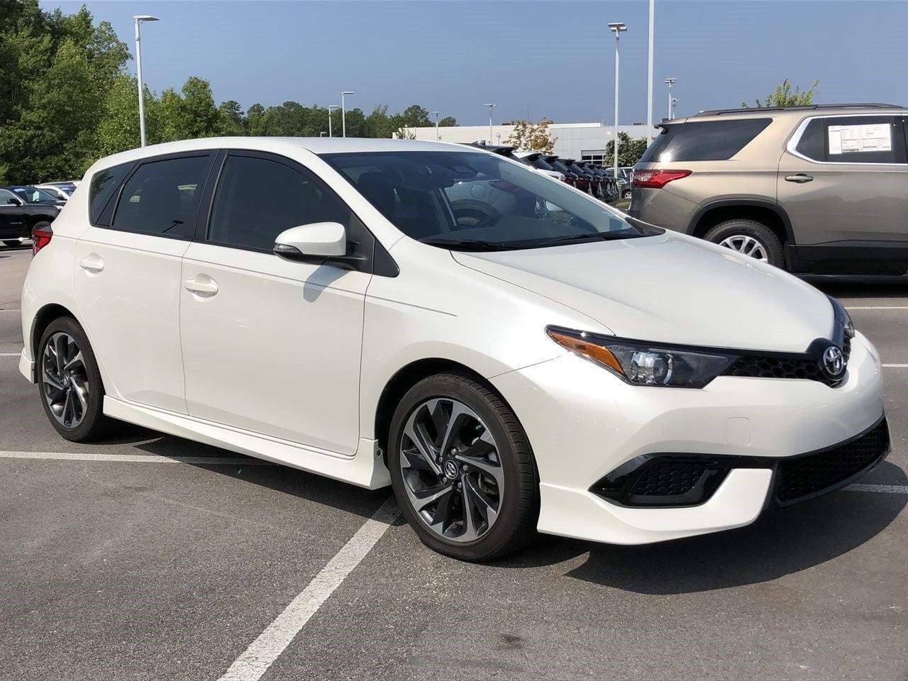 Used 2018 Toyota Corolla iM Base with VIN JTNKARJE6JJ568247 for sale in Burlington, VT