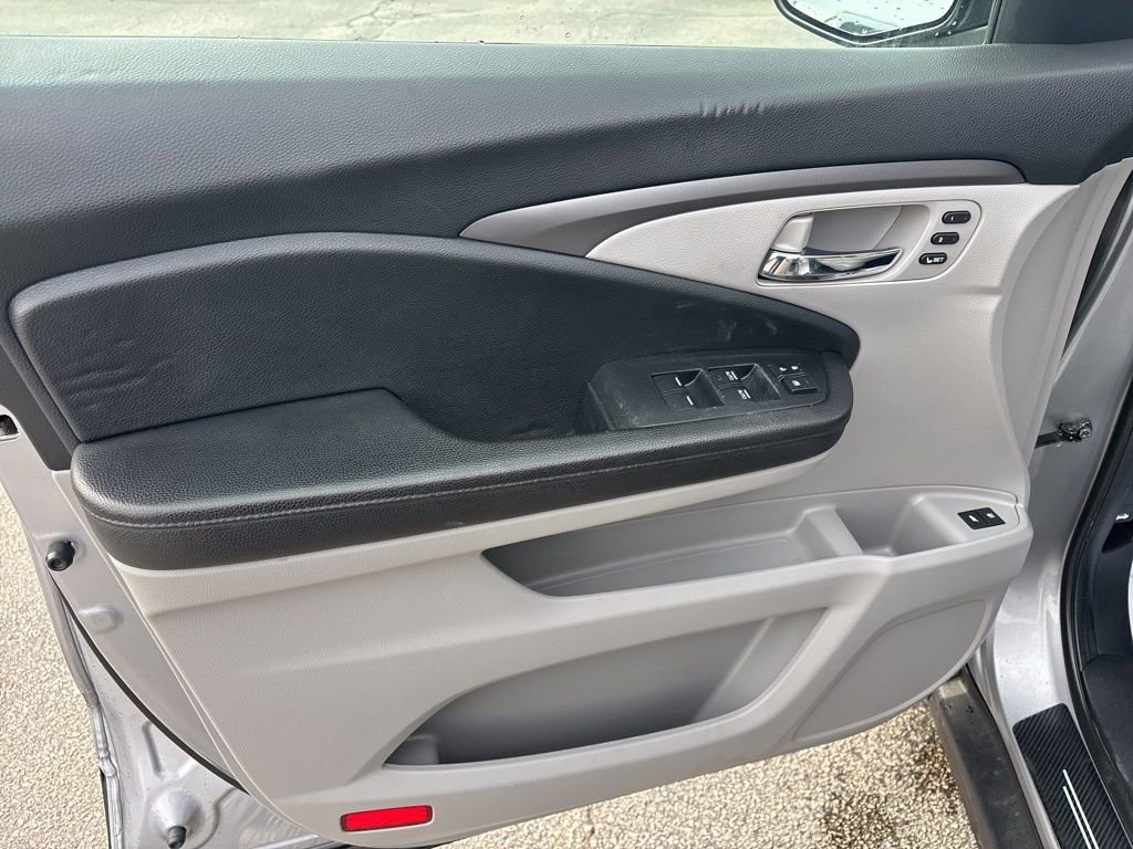 2022 Honda Pilot SE - Photo 15