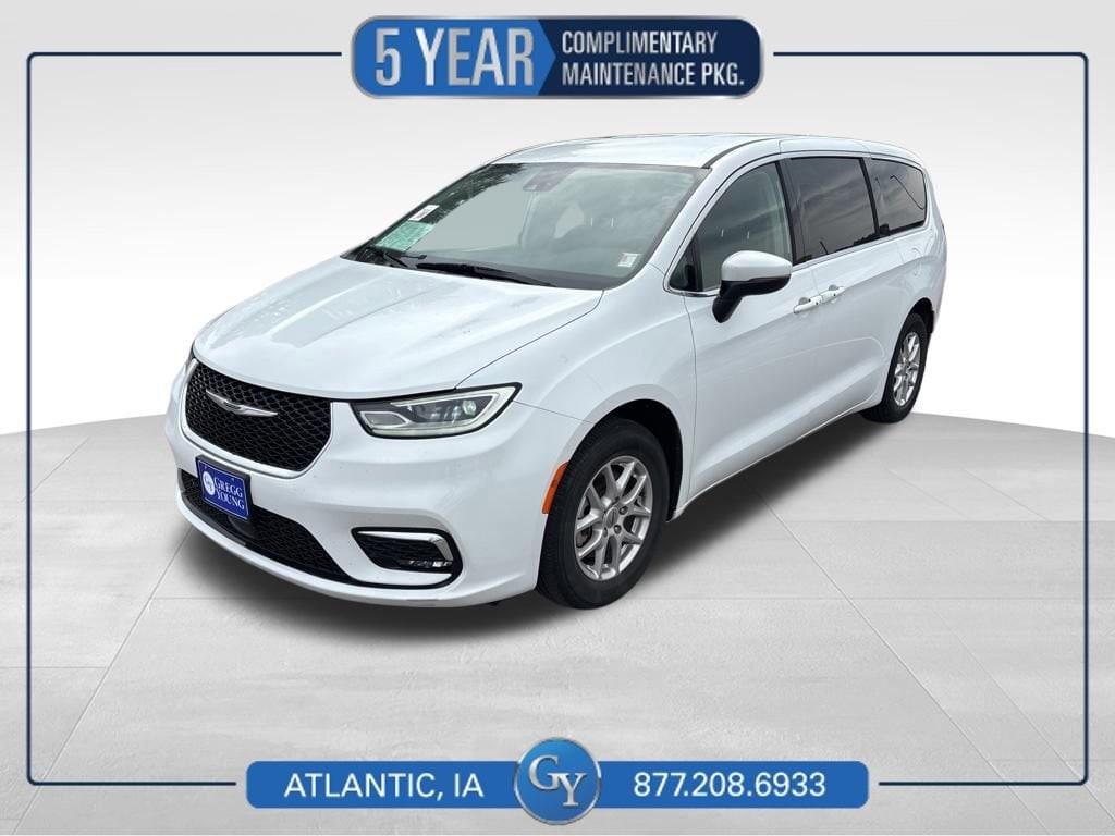 2023 Chrysler Pacifica Touring L's photo