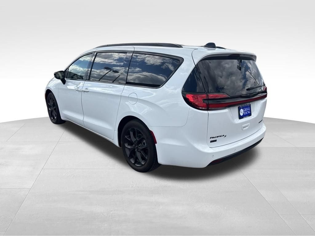 Used 2025 Chrysler Pacifica Limited