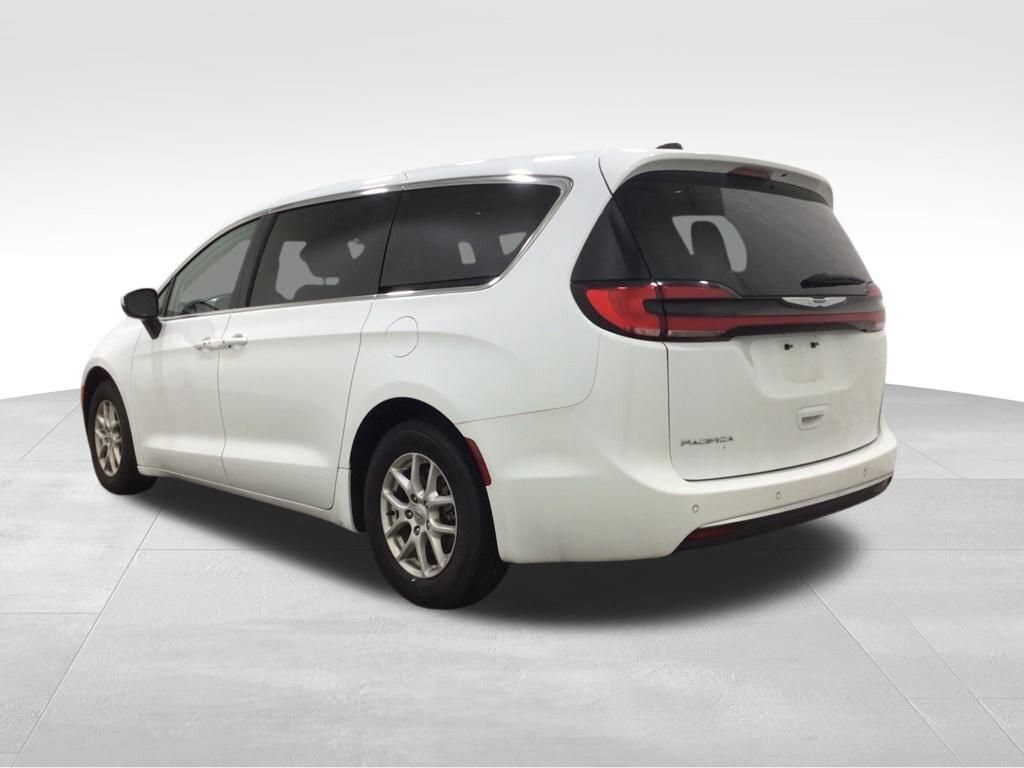 Used 2023 Chrysler Pacifica Touring L