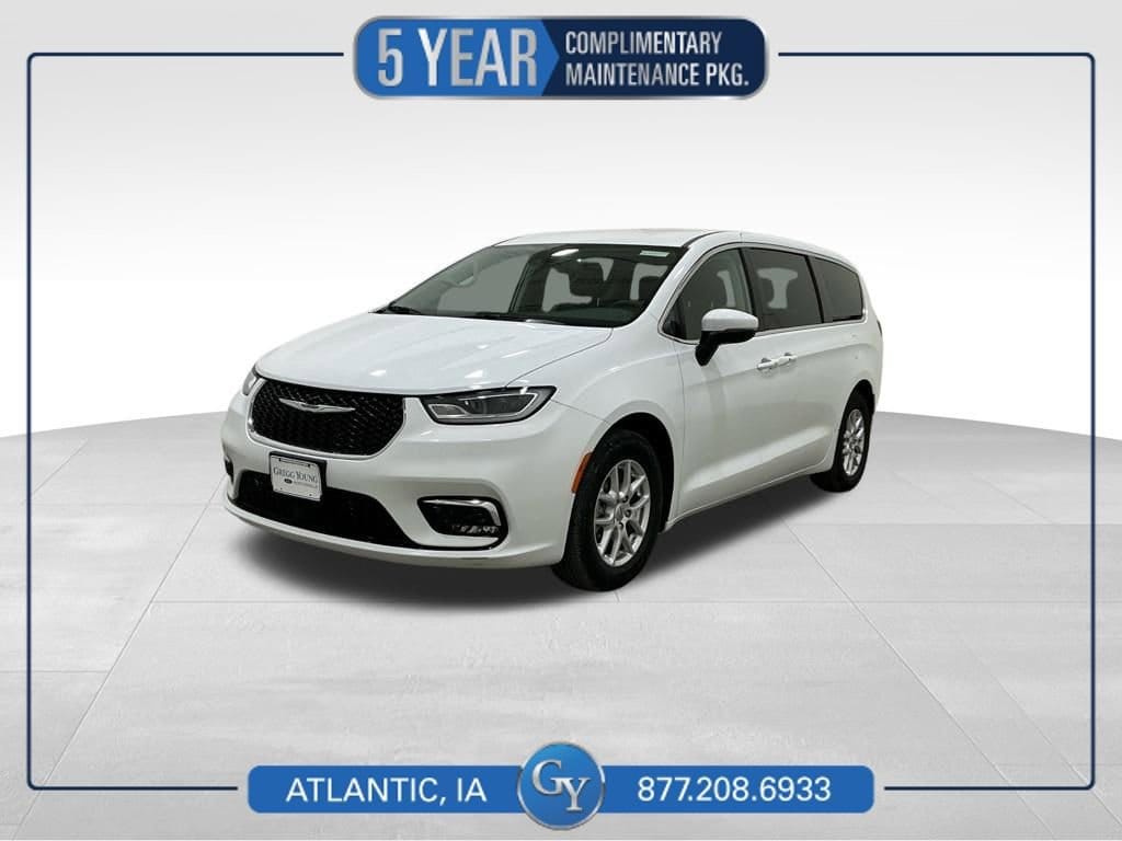 2023 Chrysler Pacifica Touring L's photo