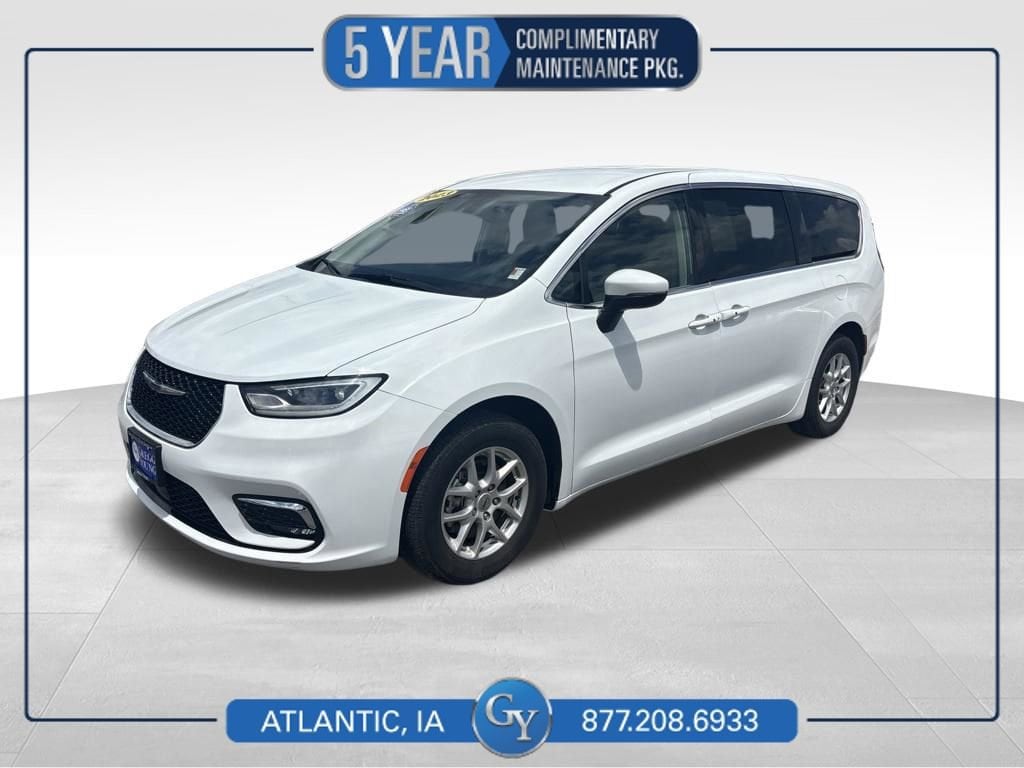 2023 Chrysler Pacifica Touring L's photo