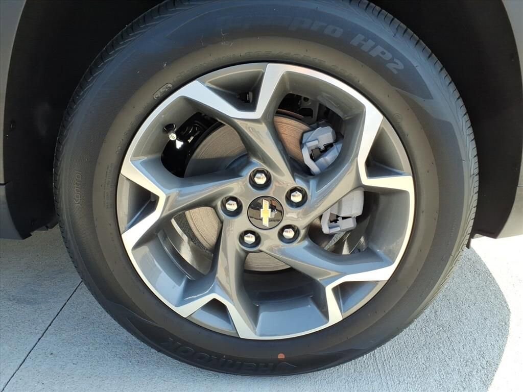 New 2025 Chevrolet Trax LT SUV