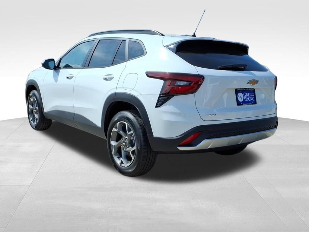 New 2025 Chevrolet Trax LT SUV