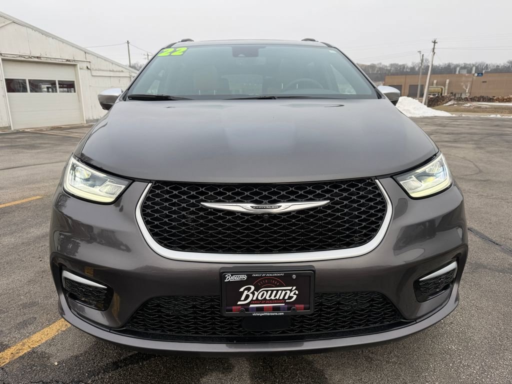 Used 2022 Chrysler Pacifica Hybrid Pinnacle Hybrid with VIN 2C4RC1N79NR203315 for sale in Burlington, VT