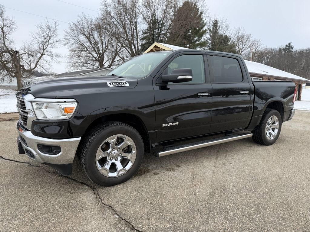 2019 RAM 1500 Big Horn/Lone Star 4x4 Crew Cab 5'7's photo