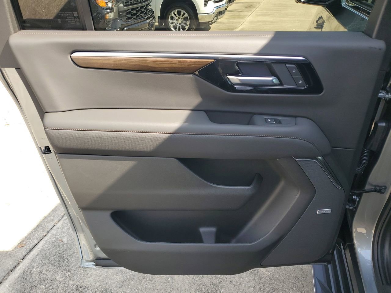 2026 Chevrolet Suburban High Country - Photo 9
