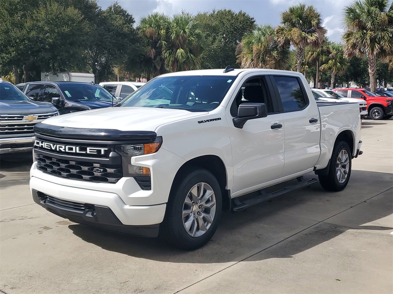 2023 Chevrolet Silverado 1500 Custom photo 2