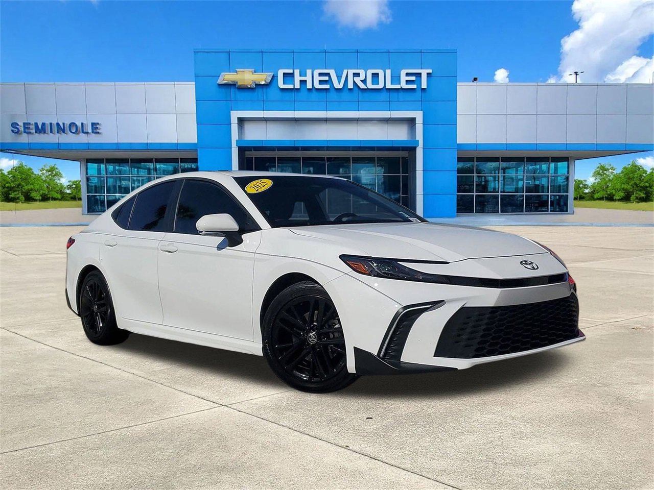 2025 Toyota Camry SE's photo