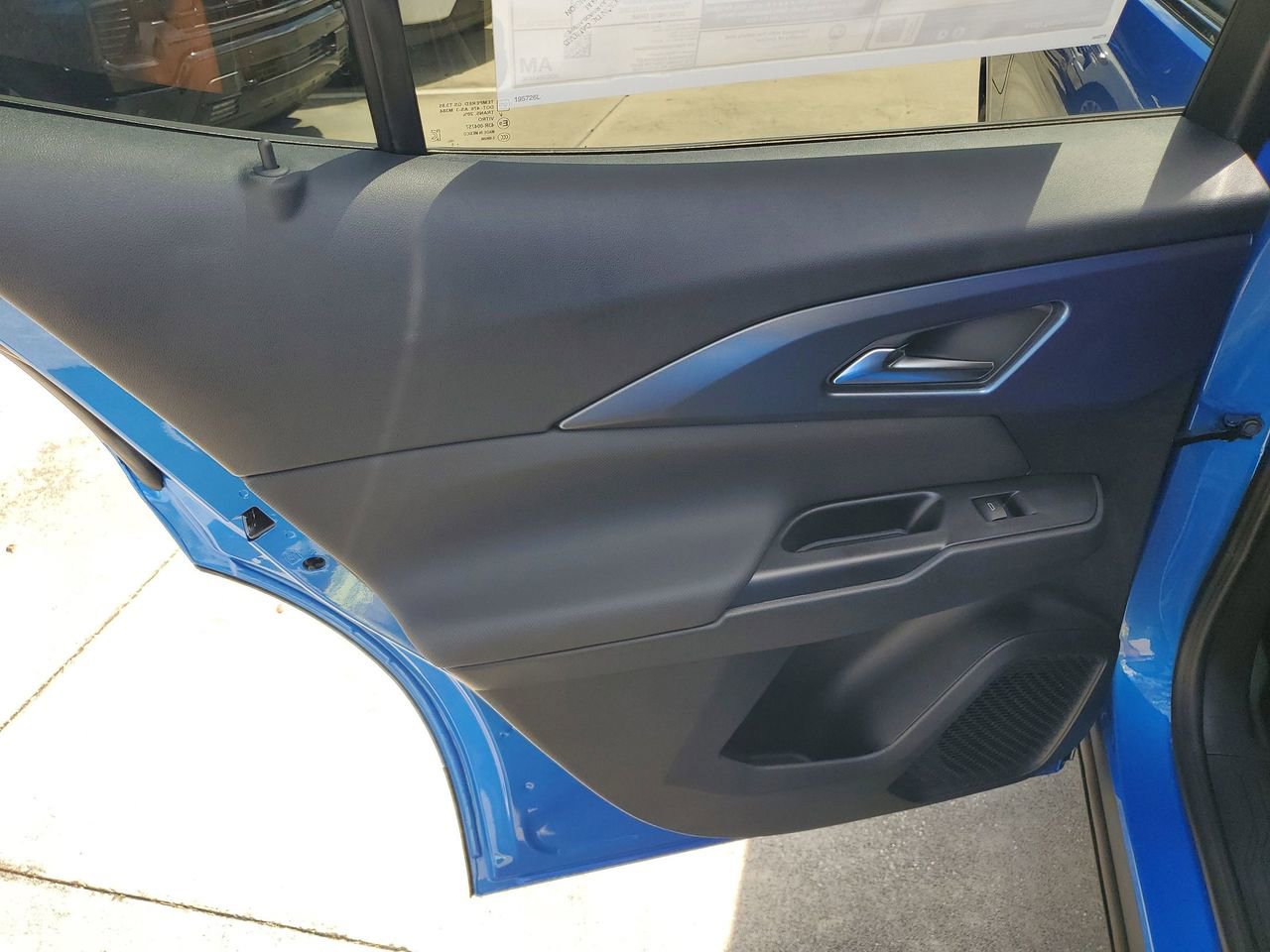 2025 Chevrolet Equinox EV LT - Photo 9