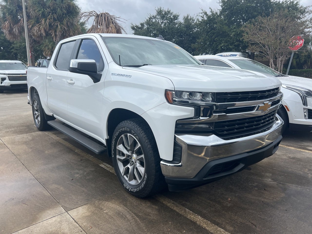 2019 Chevrolet Silverado 1500 LT photo 2