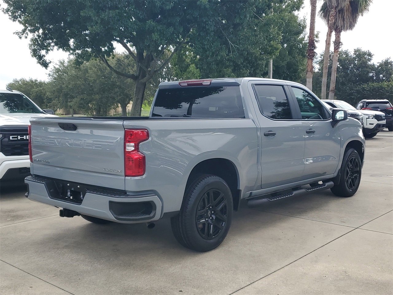 2024 Chevrolet Silverado 1500 Custom photo 4