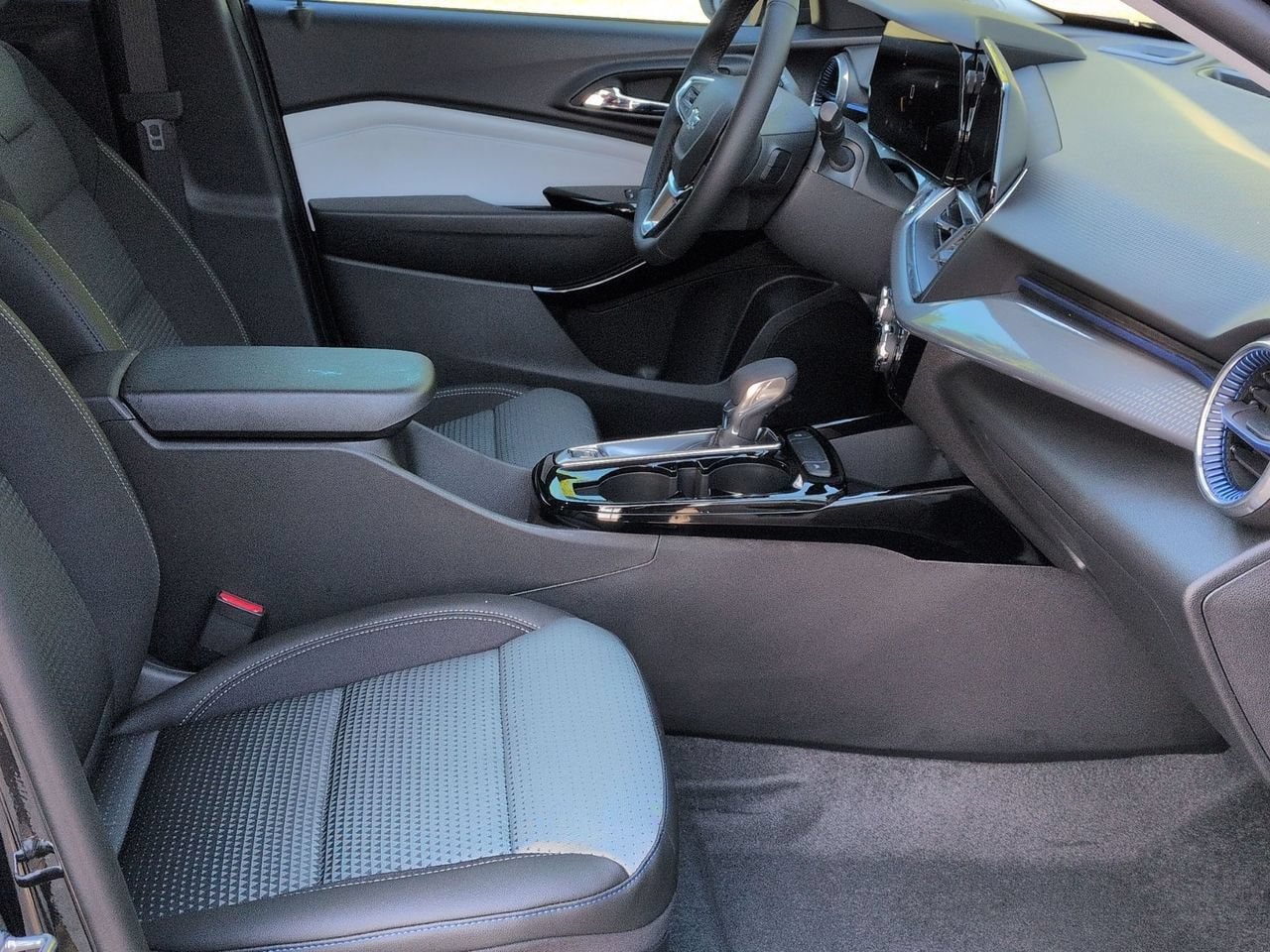 2026 Chevrolet Trax LT - Photo 25
