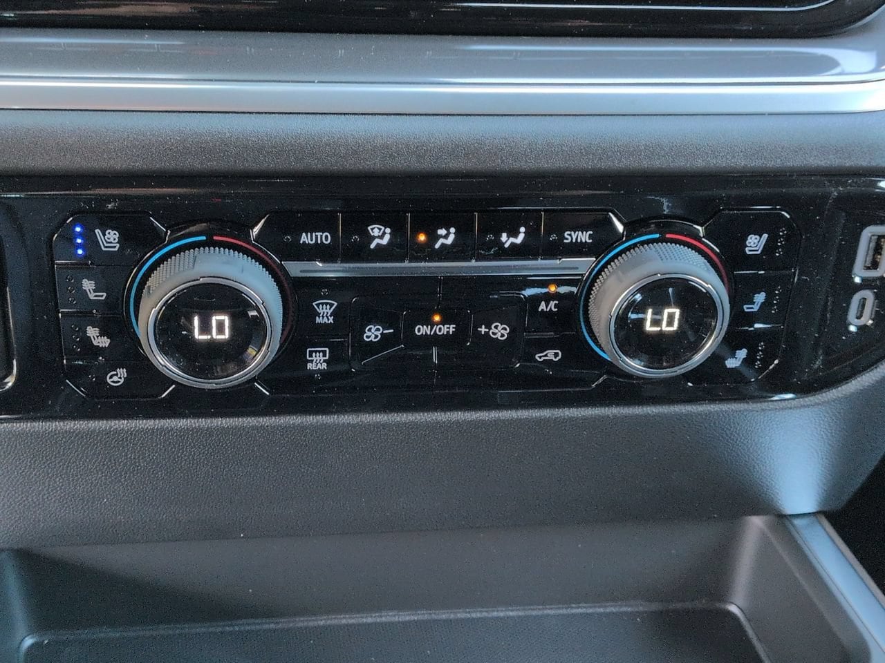 2026 Chevrolet Silverado 1500 High Country - Photo 18