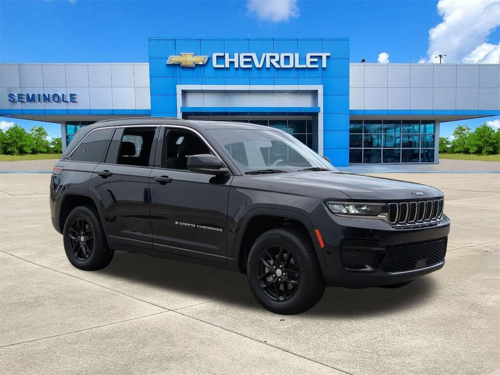 Used 2025 Jeep Grand Cherokee Laredo X 4x4 SUV