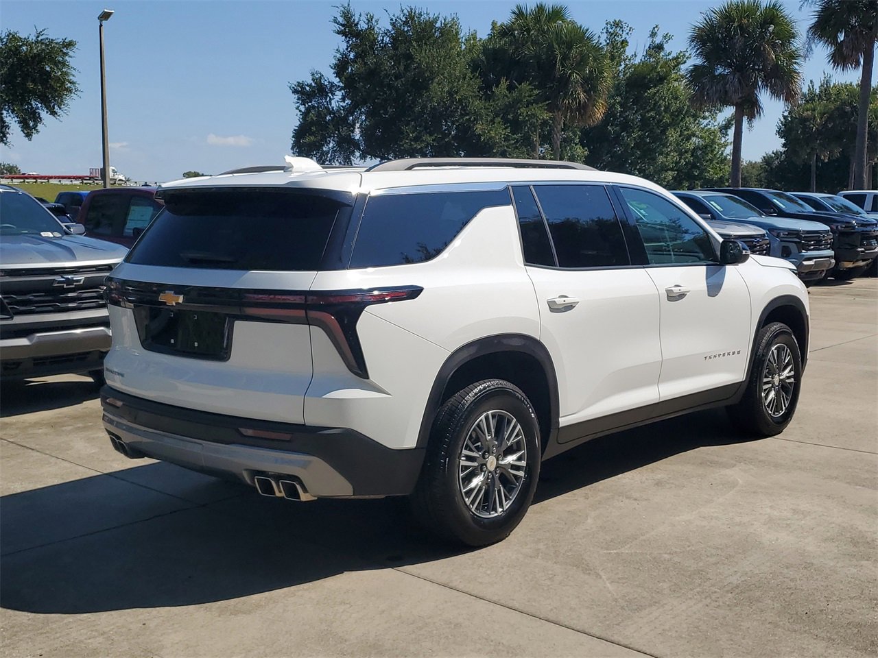 2025 Chevrolet Traverse photo 3