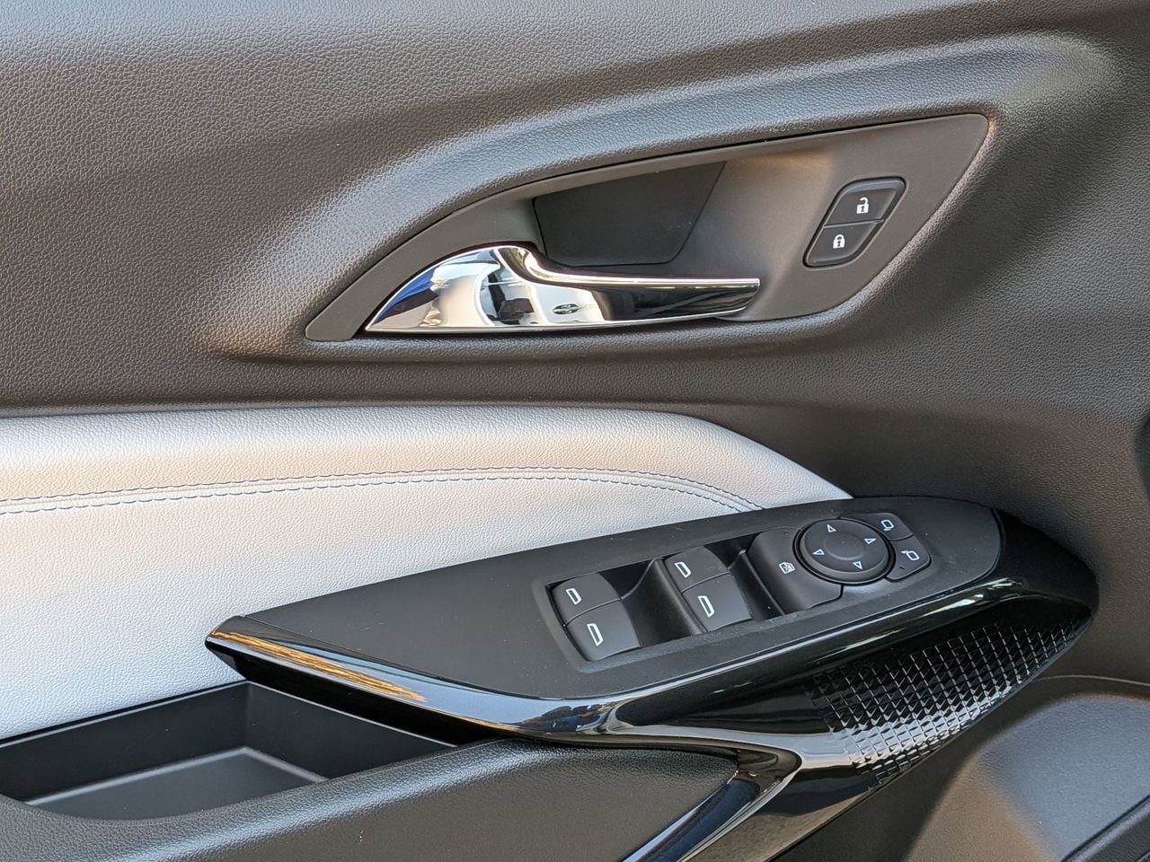 2026 Chevrolet Trax LT - Photo 8